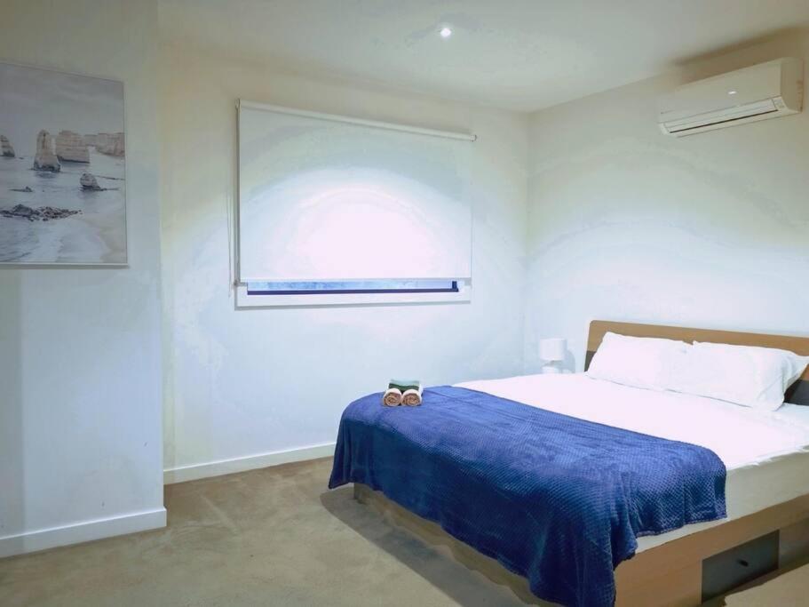 Melbourne Airport Area 3Bedroom House Strathmore Heights
