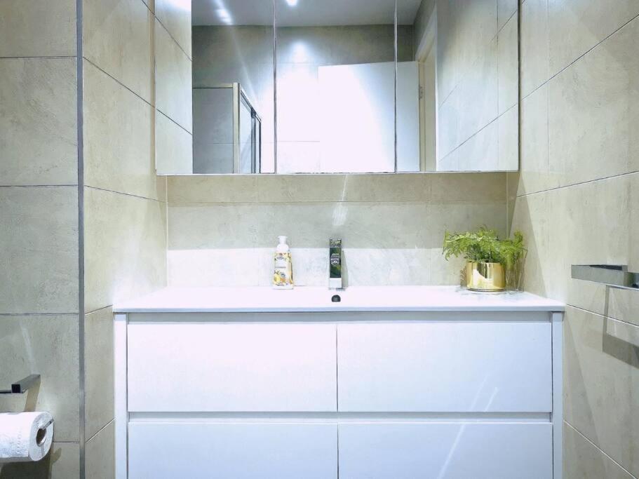 Melbourne Airport Area 3Bedroom House Strathmore Heights