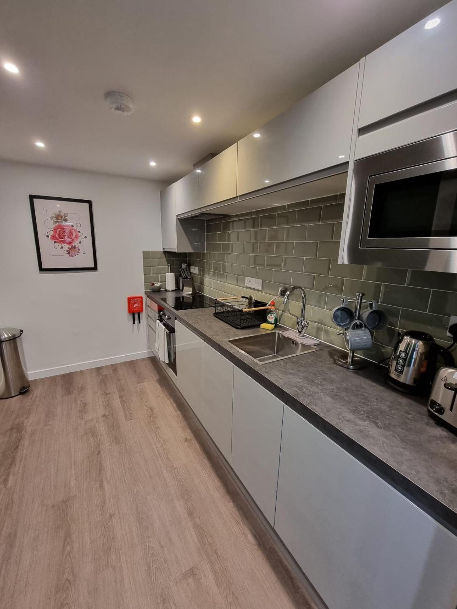 Round Tower Holiday Apartments - Seafront 1,2 & 3 Bedroom Homes Free Parking, WiFi view 3