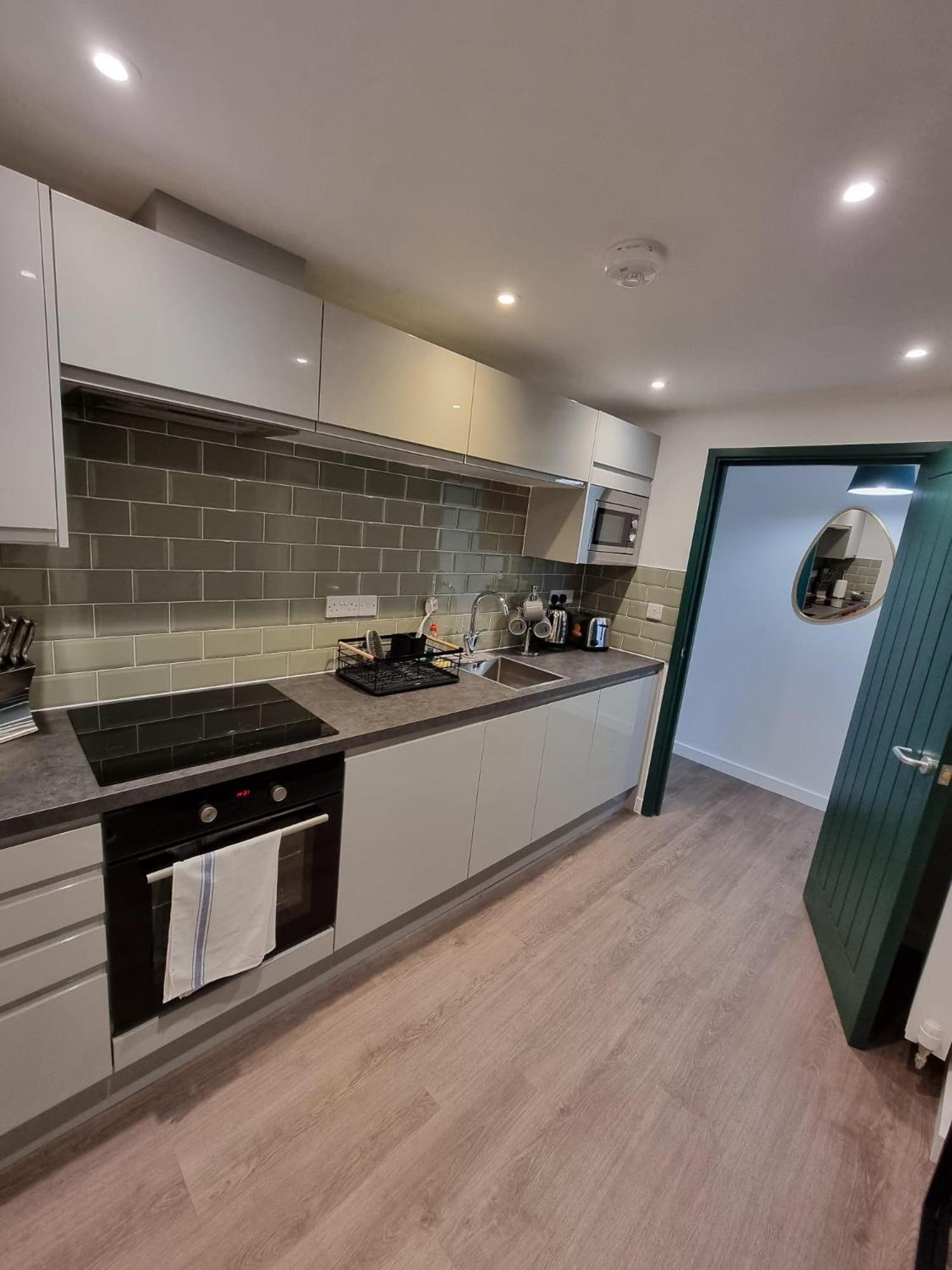 Round Tower Holiday Apartments - Seafront 1,2 & 3 Bedroom Homes Free Parking, WiFi view 4