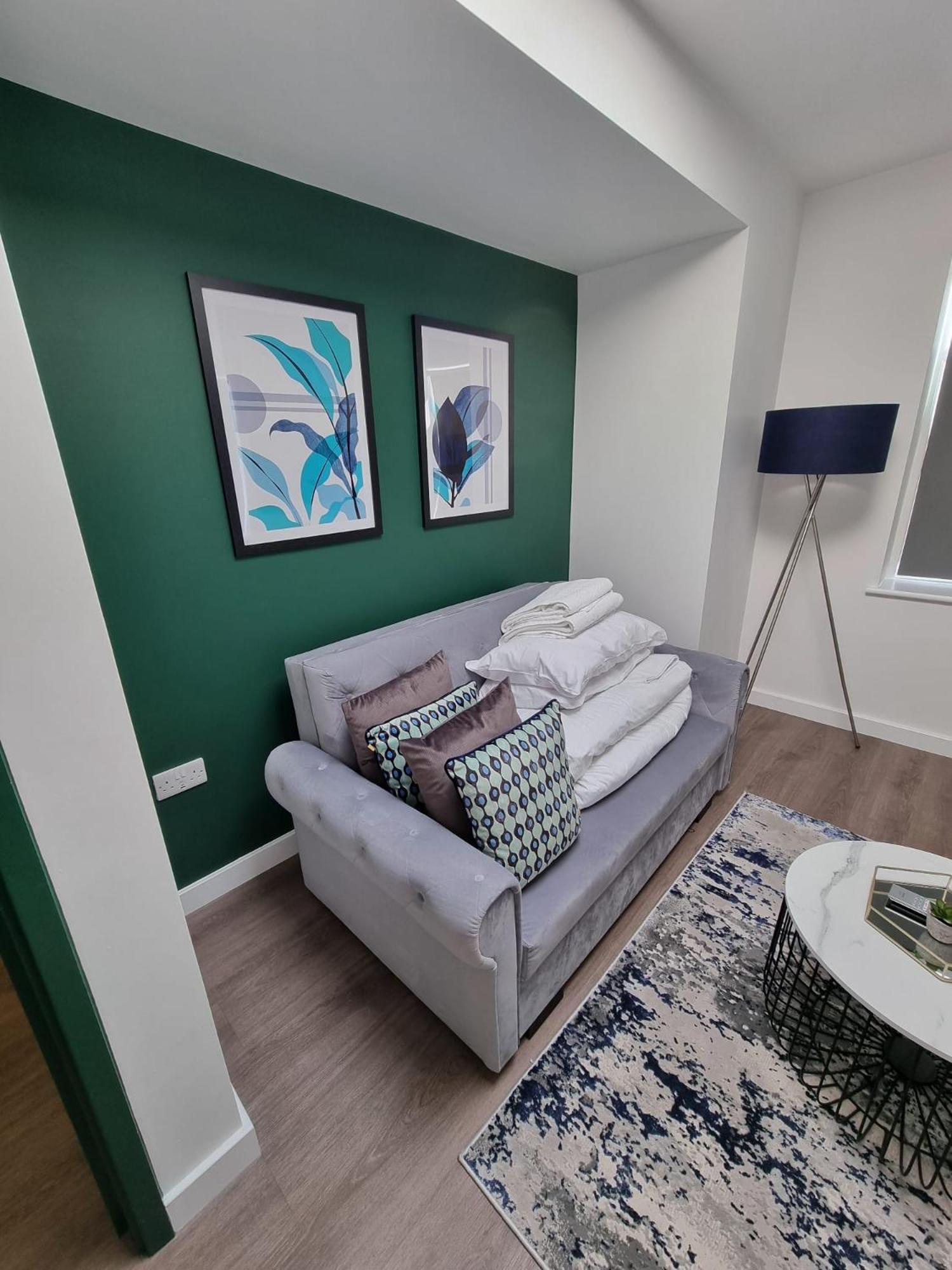Round Tower Holiday Apartments - Seafront 1,2 & 3 Bedroom Homes Free Parking, WiFi view 5