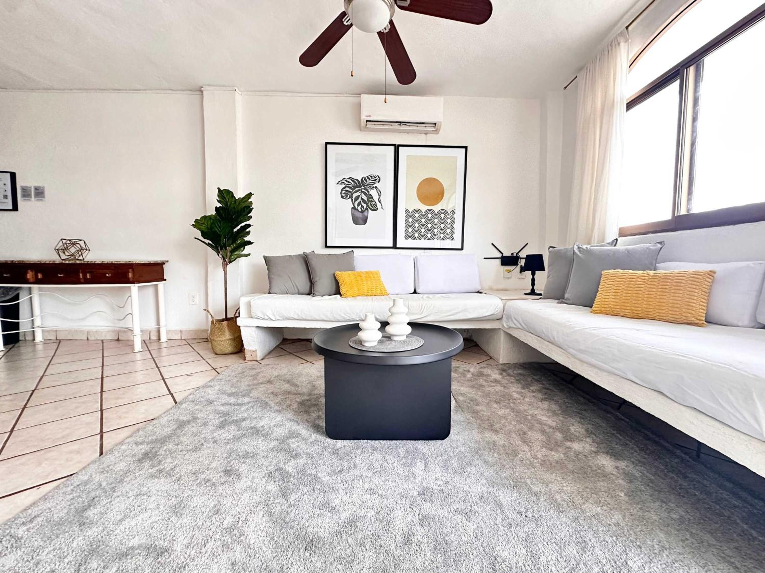 Stylish 1BR Suite - 1 block away from the beach view 2