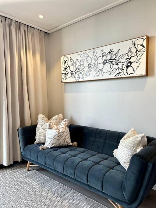 Modern 14th floor Apt with Balcony & Mountain Views at 16onBree view 2