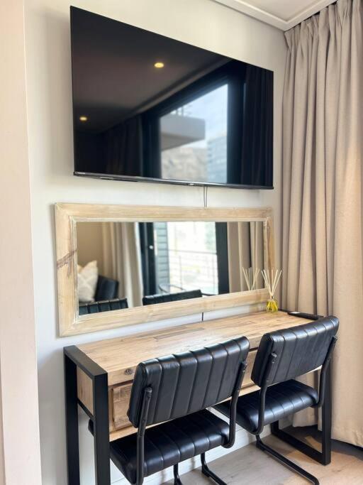 Modern 14th floor Apt with Balcony & Mountain Views at 16onBree view 4