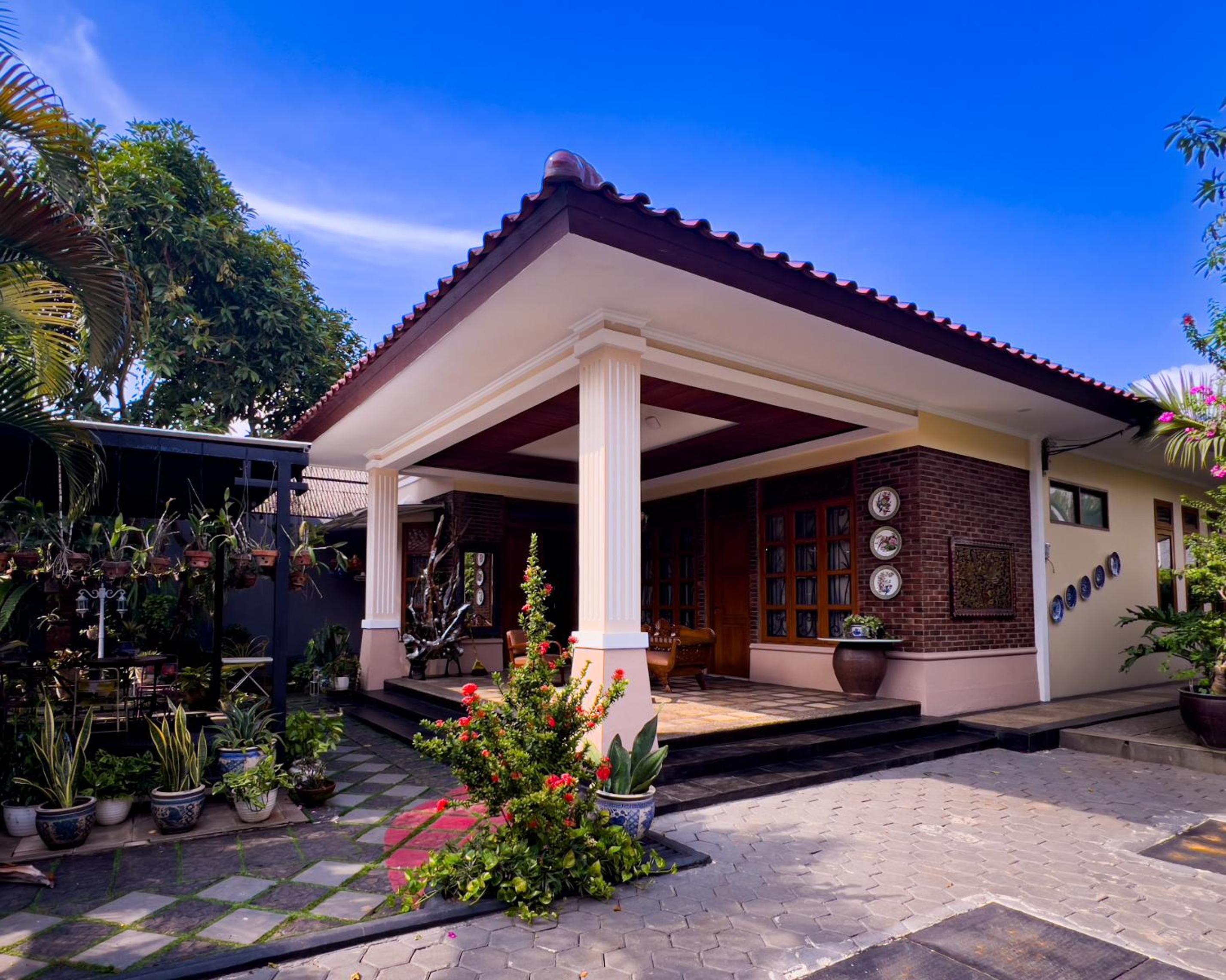 Hotel Ndalem Bu Fit Villa