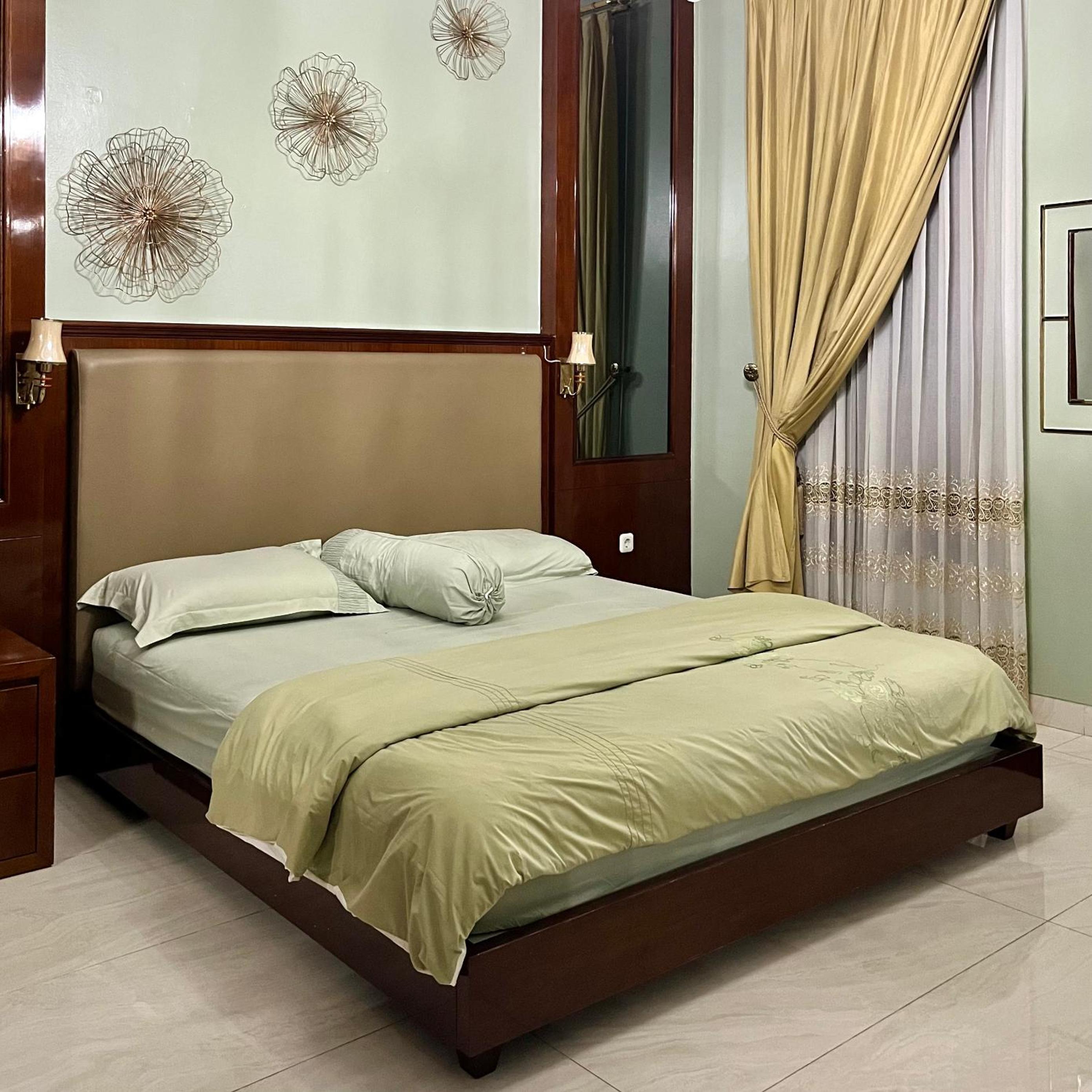 Ndalem Bu Fit Villa