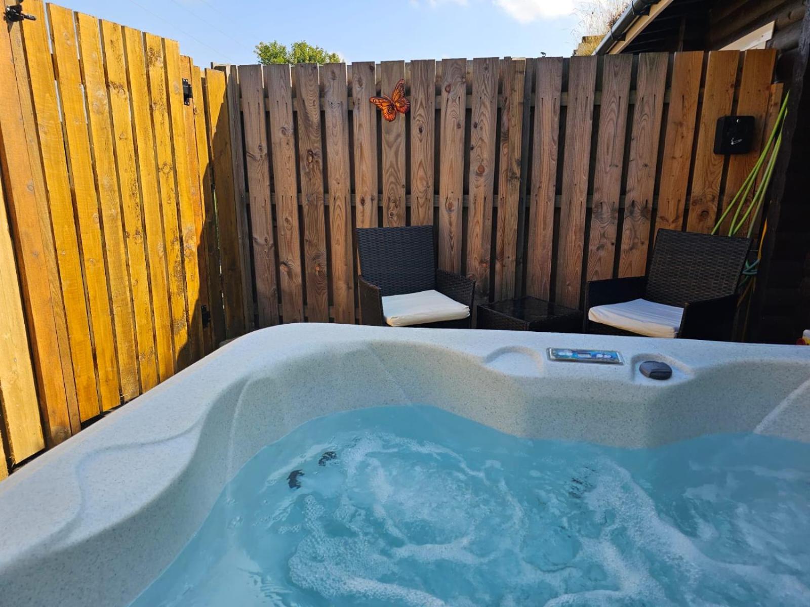 Hotel Kaoglen Zen-Feature Bath-Dunkeld-Route 500 - Image 1