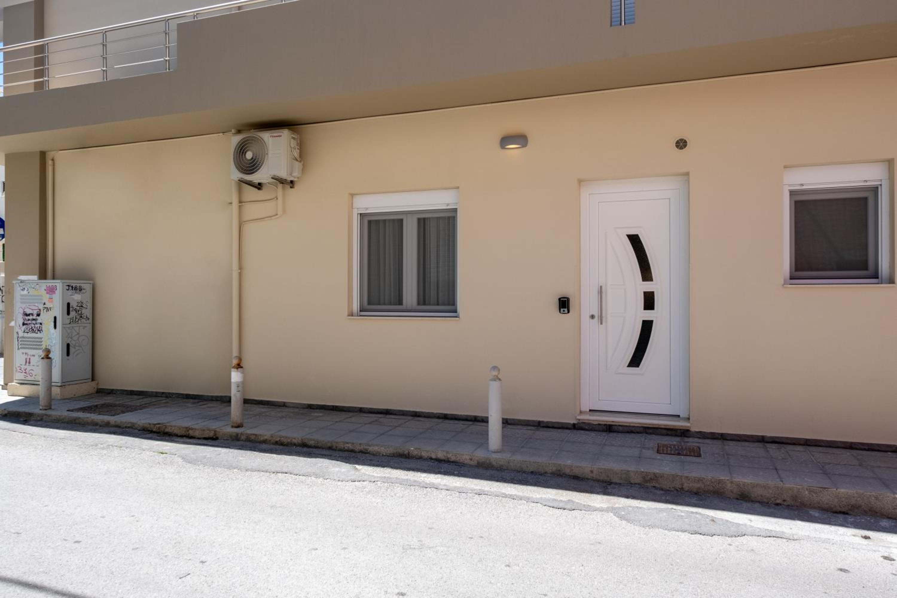 M&M Minimal Suite (center of Heraklion) view 5