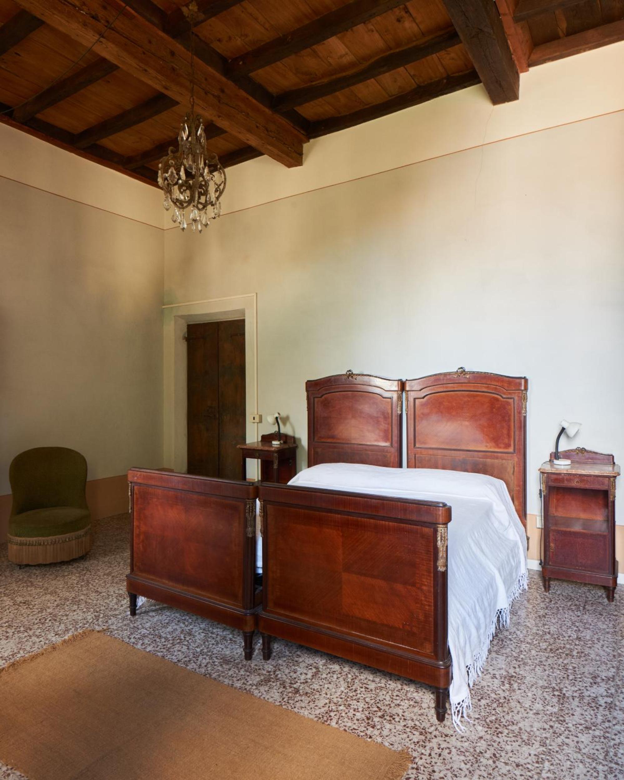 Corte Pagliare Deserto, antico palazzo con piscina view 3