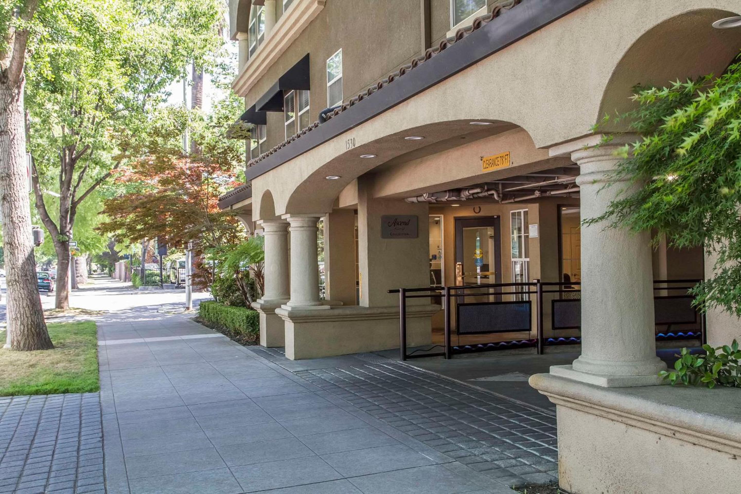 Hotel Inn Off Capitol Park, Ascend Hotel Collection - Image 1