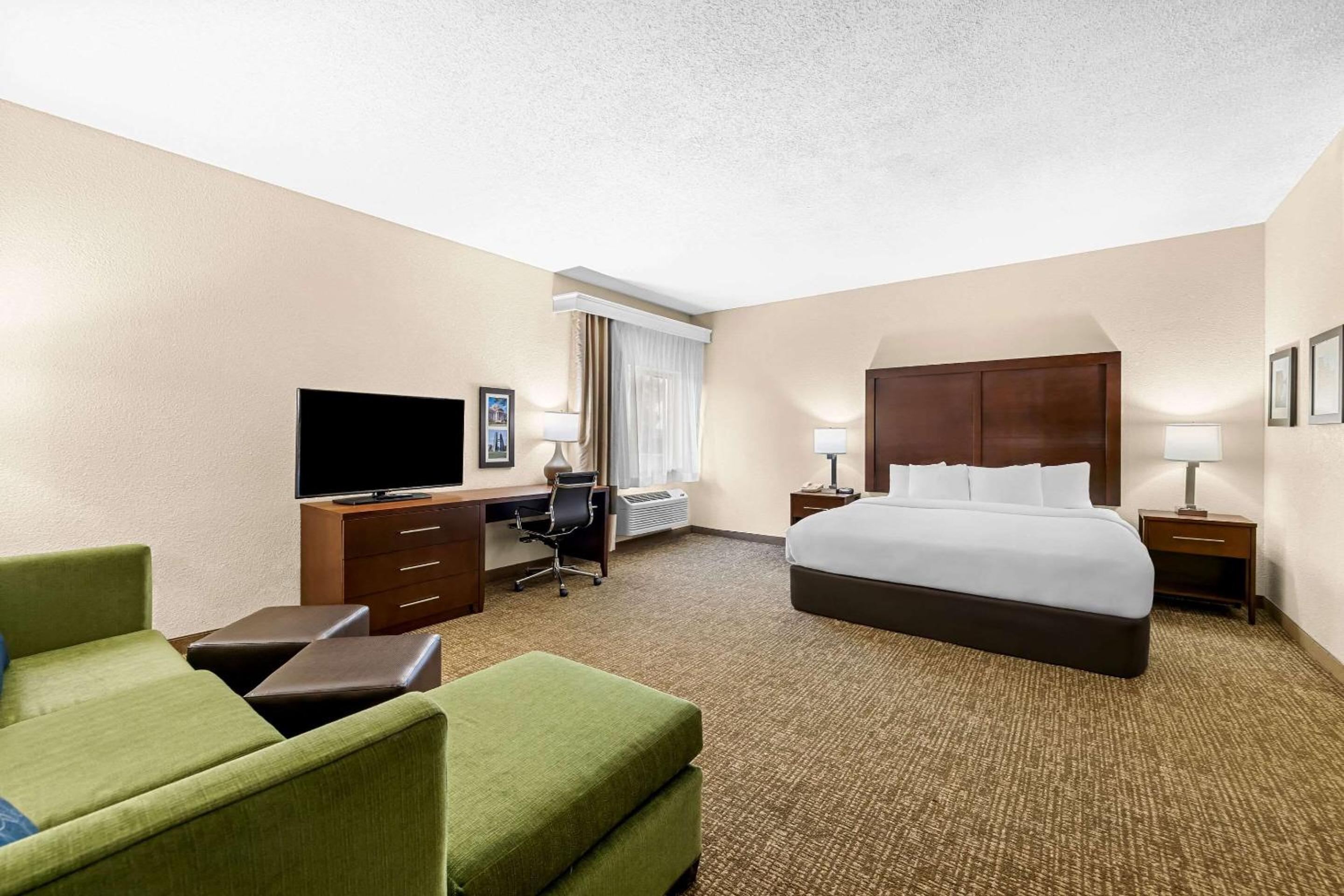 Pueblo Vacations - Comfort Inn  Suites Pueblo - Property Image 3