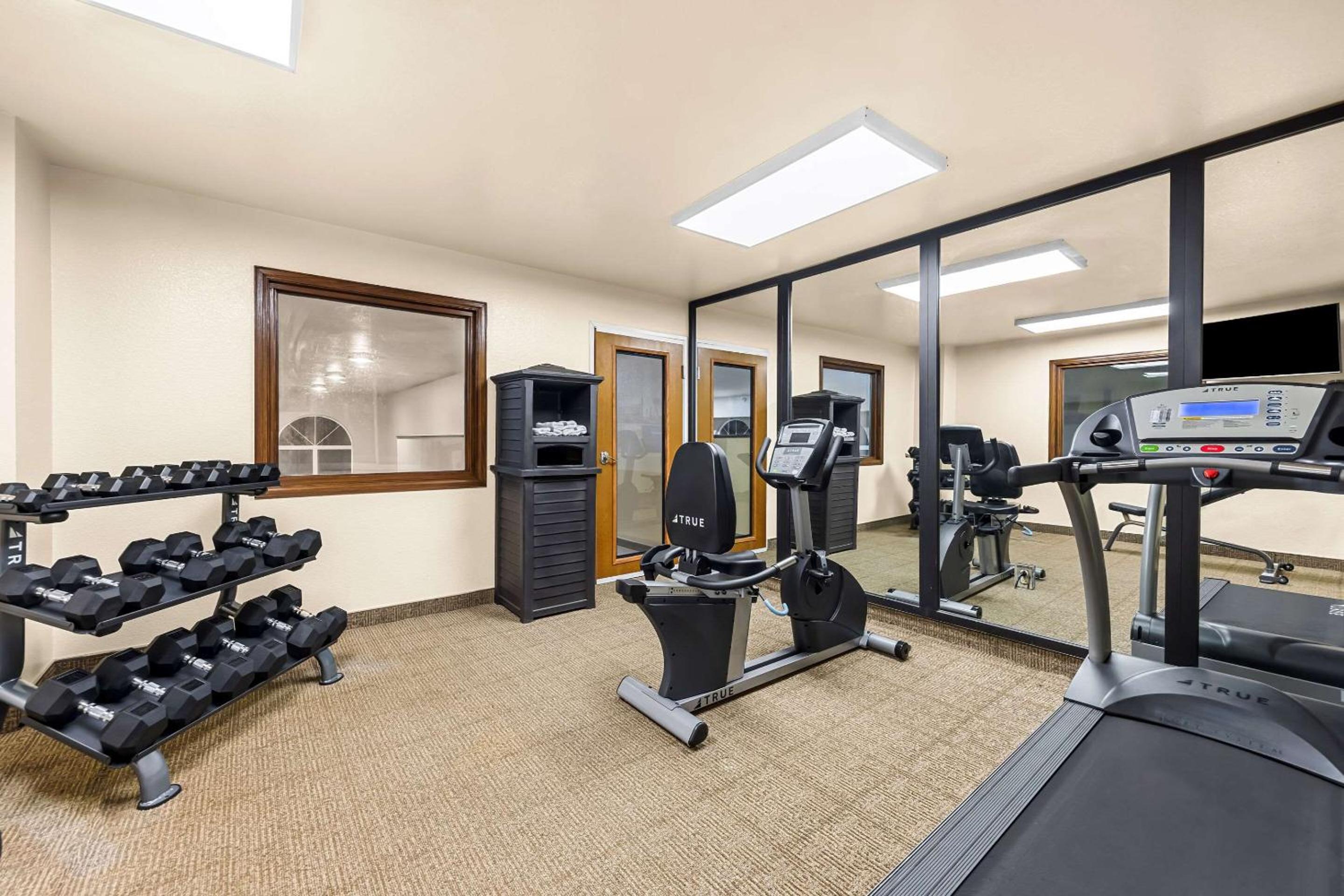 Pueblo Vacations - Comfort Inn  Suites Pueblo - Property Image 3