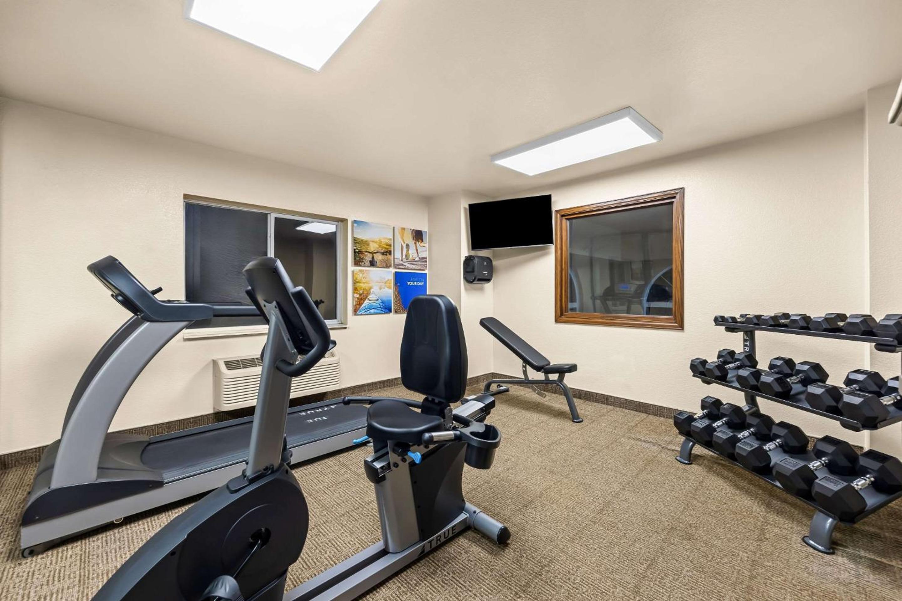 Pueblo Vacations - Comfort Inn  Suites Pueblo - Property Image 2