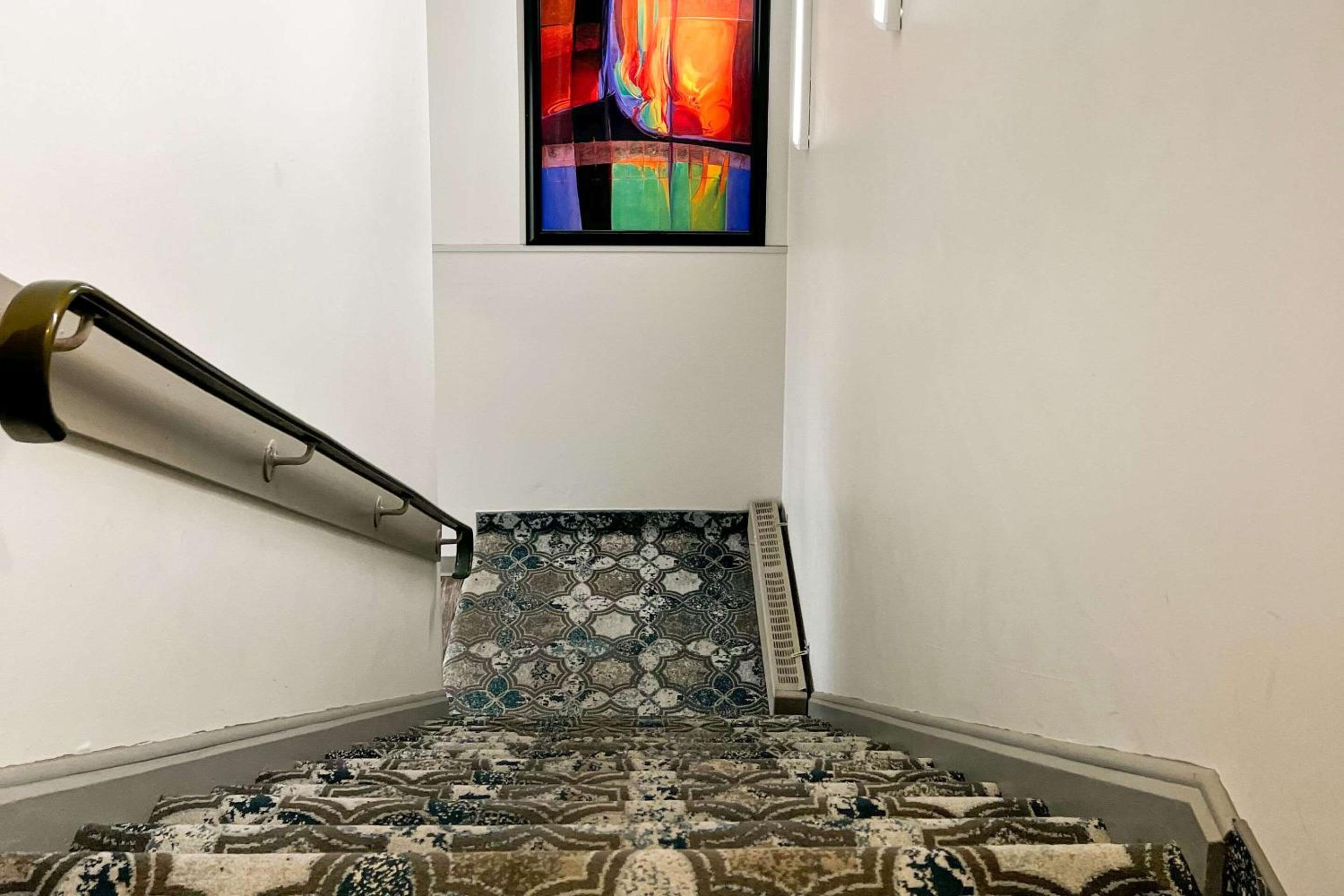 Econo Lodge Motel Village - Image 5