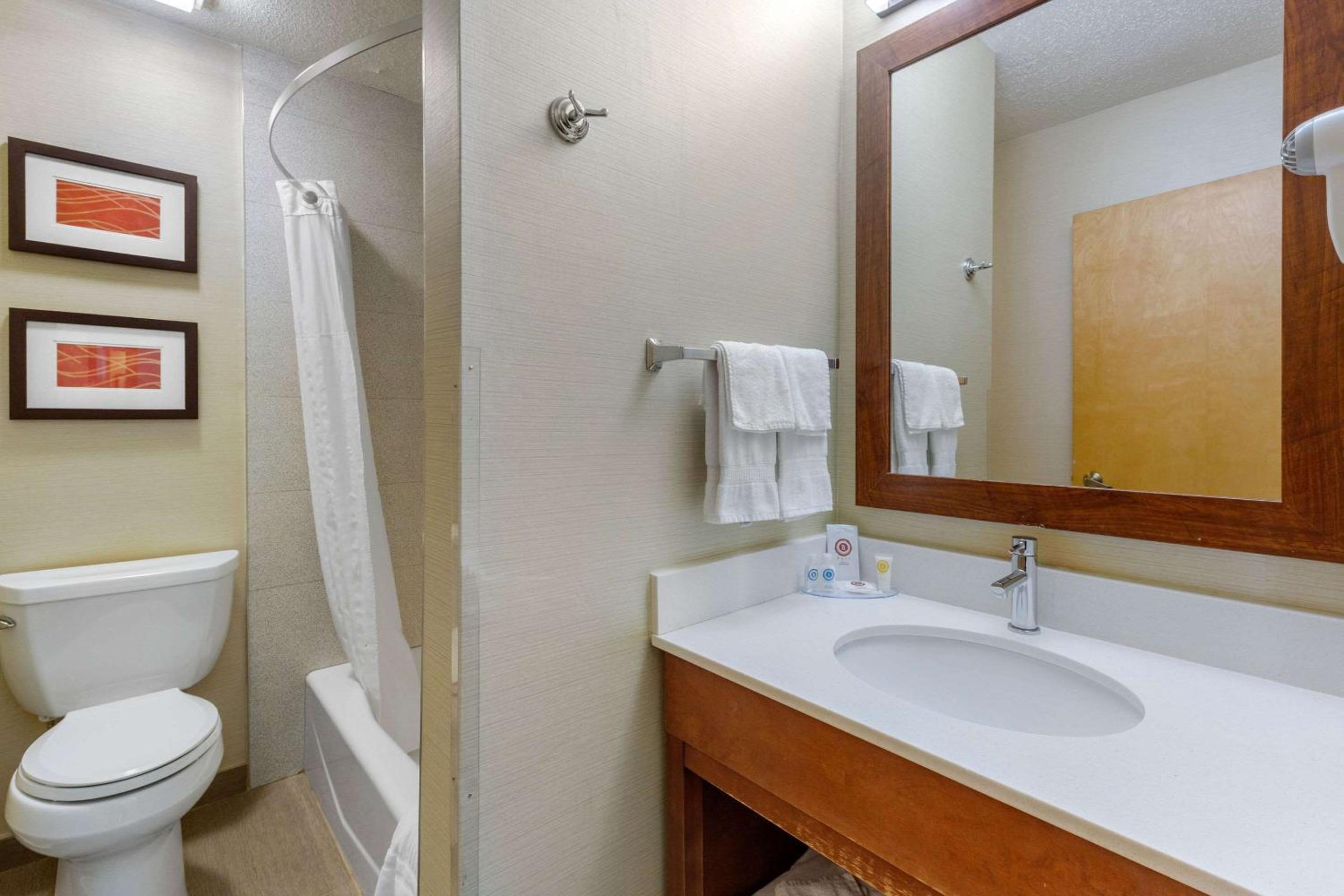 Rutland Vacations - Comfort Inn Rutland - Killington - Property Image 4