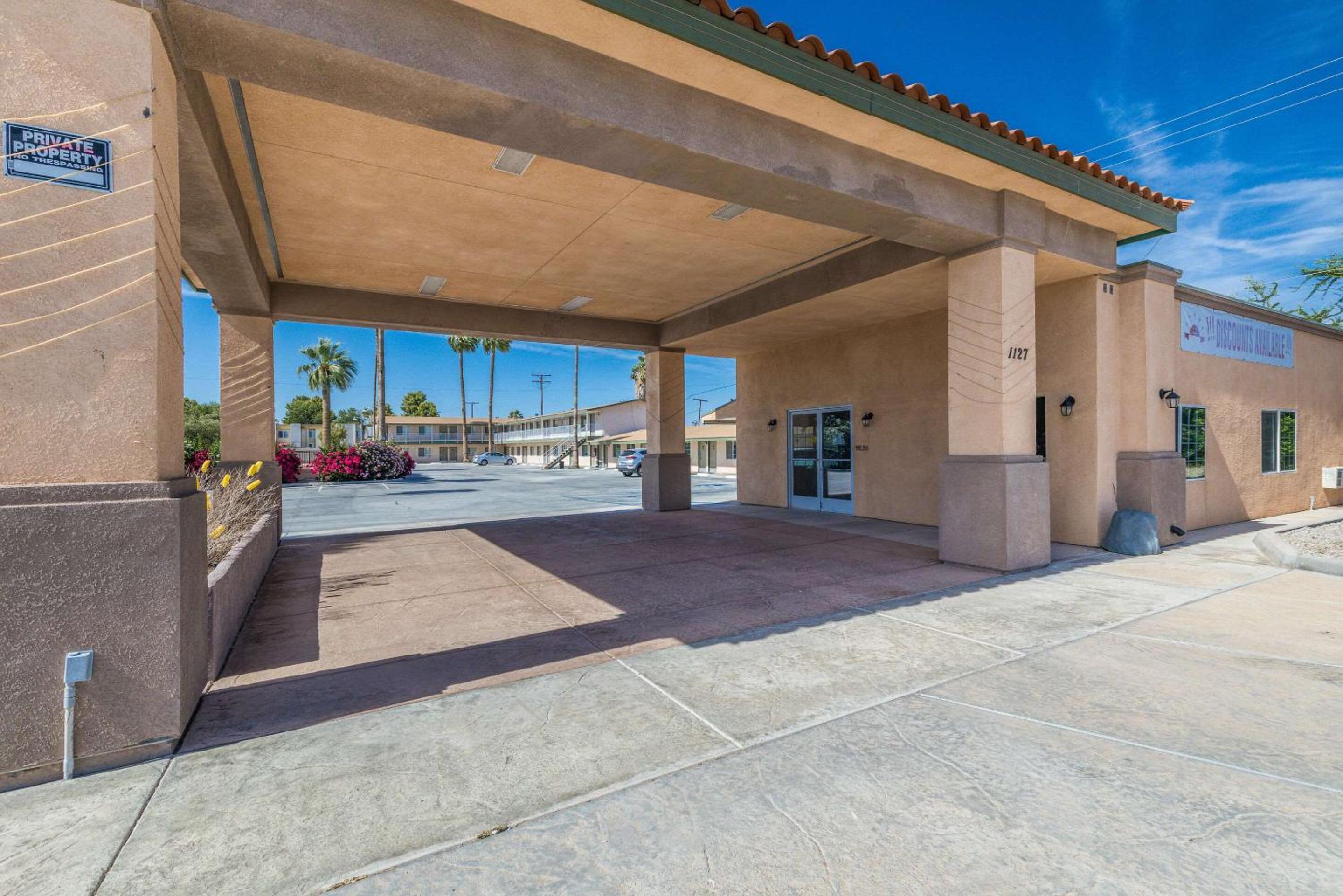 Rodeway Inn & Suites Blythe I-10 view 2