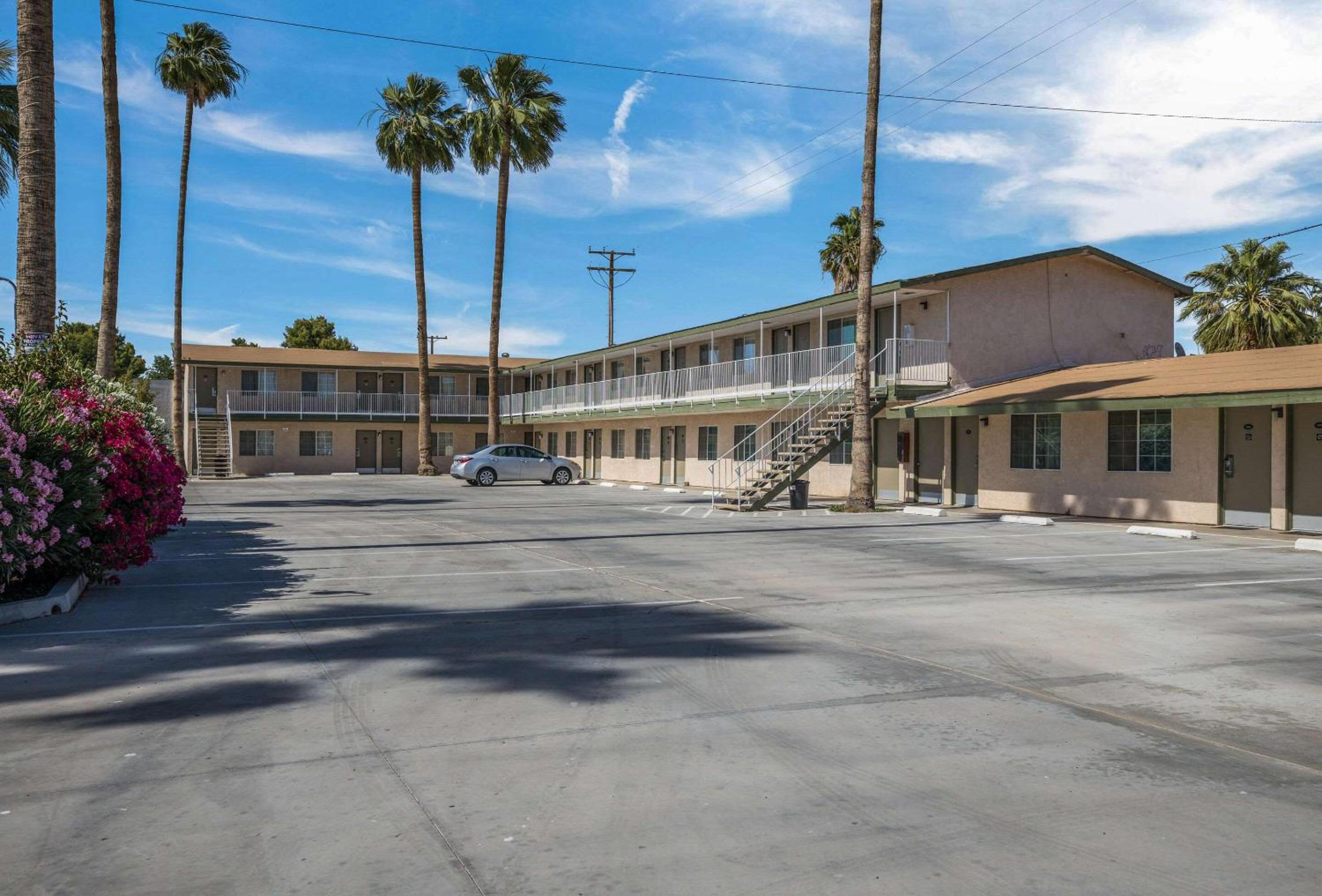 Rodeway Inn & Suites Blythe I-10 view 3