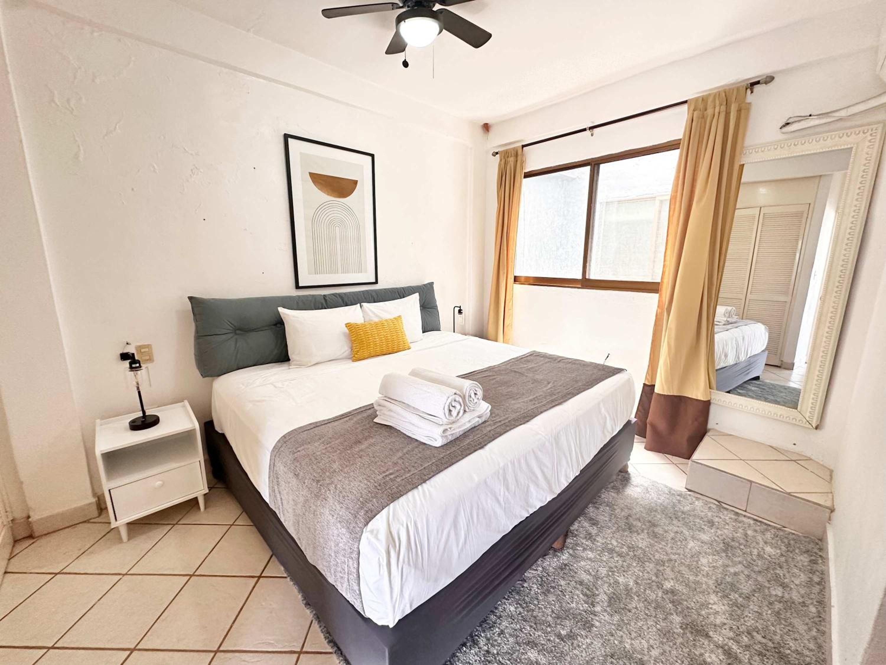 Modern Condo suite - Near the beach view 3