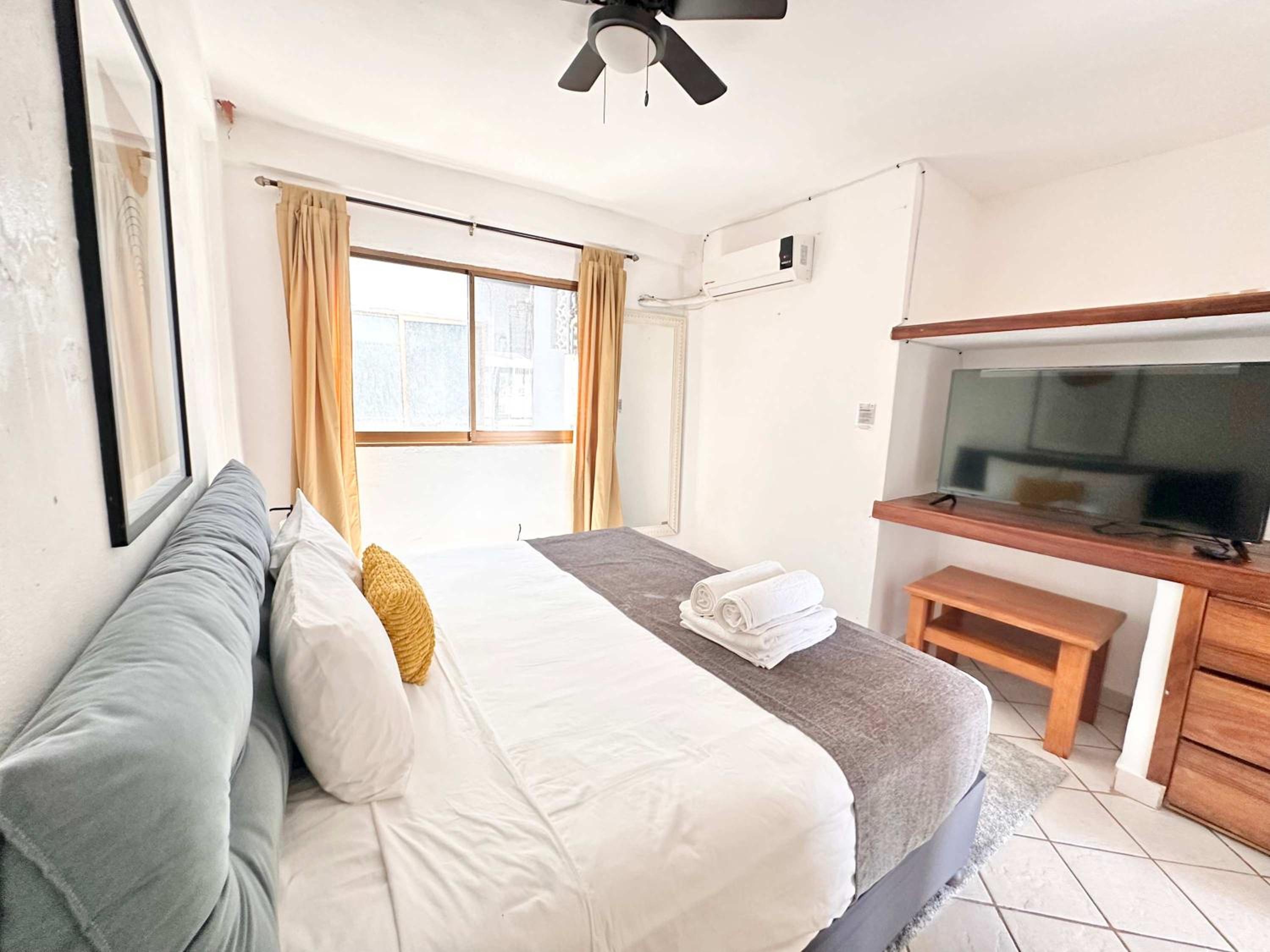 Modern Condo suite - Near the beach view 4