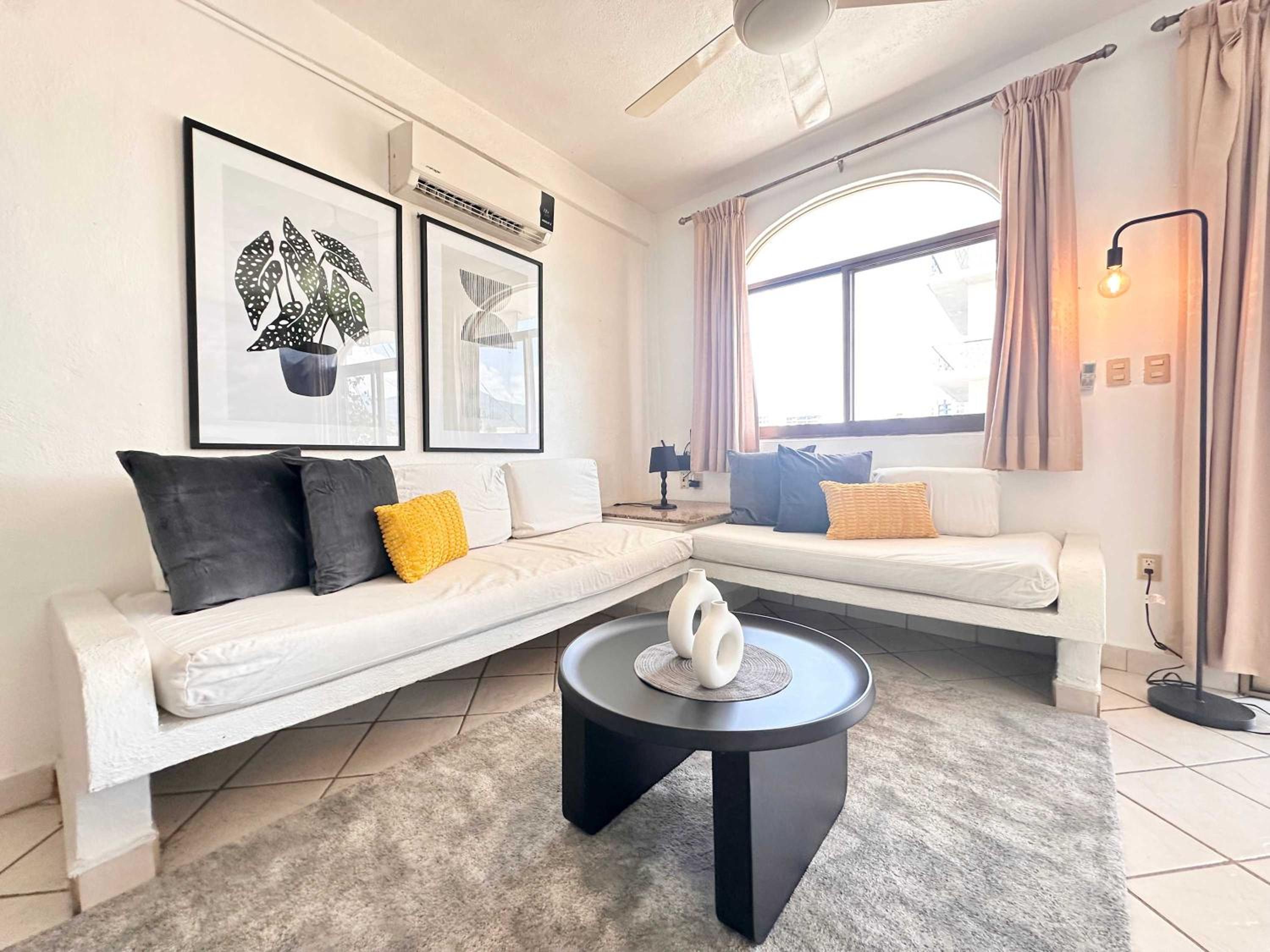 Modern Condo suite - Near the beach view 5