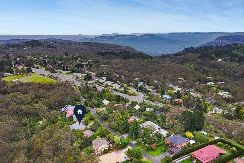 Azimuth - Spacious Family Retreat with City Views