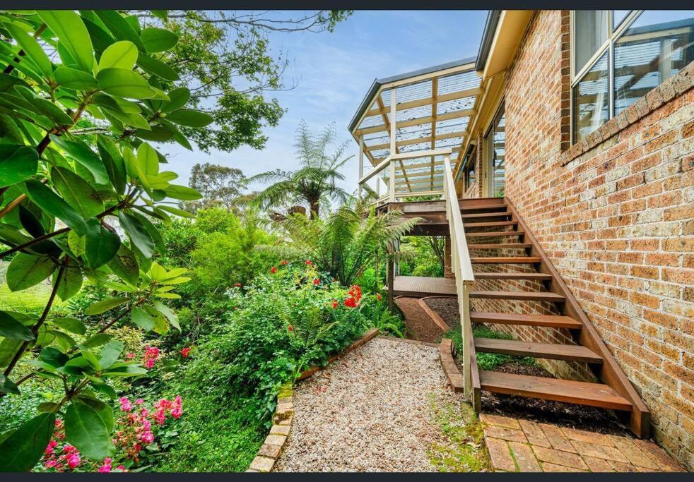 Azimuth - Spacious Family Retreat with City Views