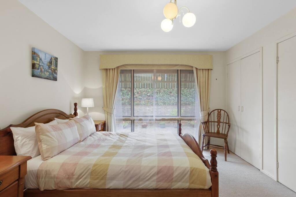 Azimuth - Spacious Family Retreat with City Views