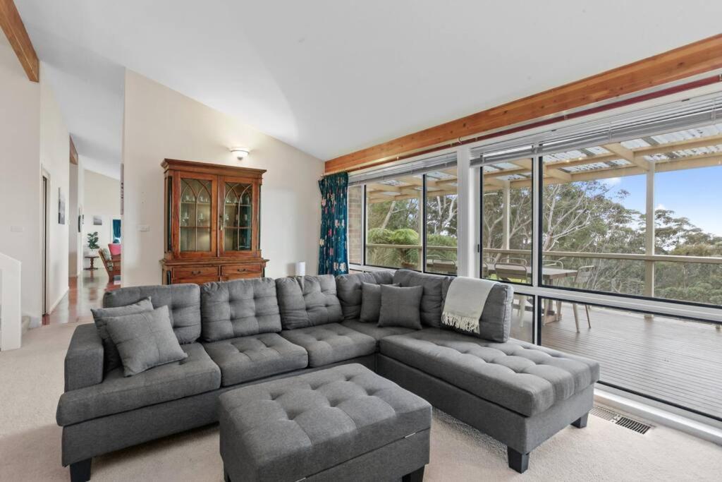 Azimuth - Spacious Family Retreat with City Views