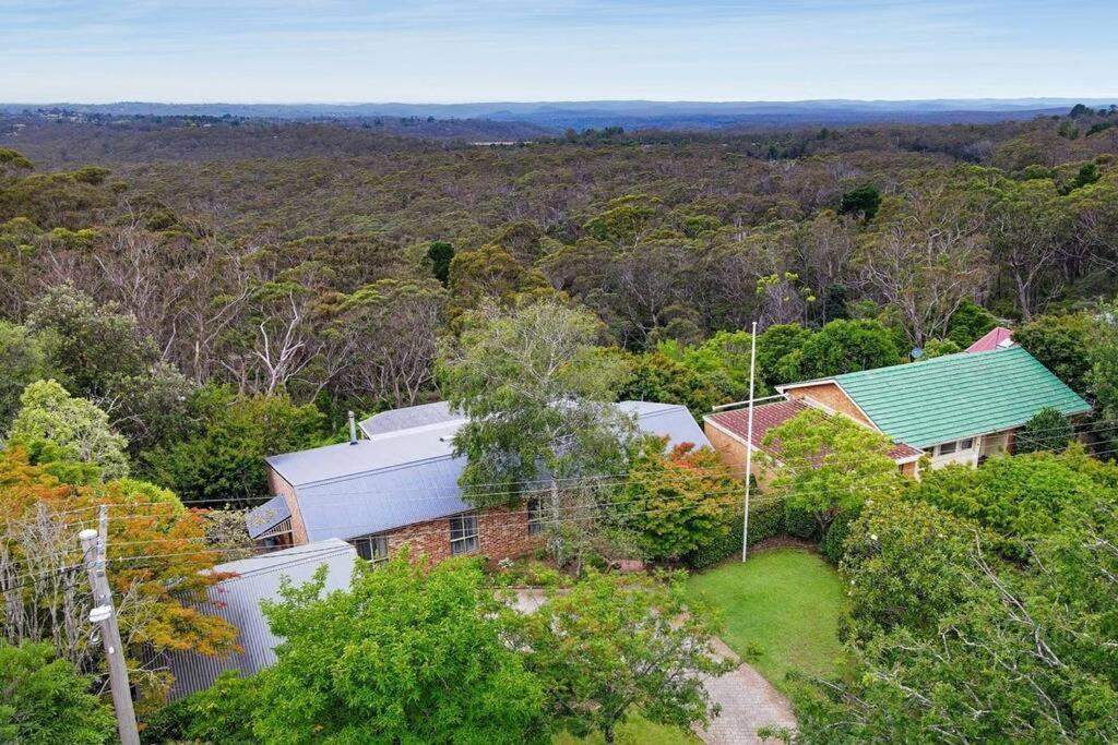 Azimuth - Spacious Family Retreat with City Views
