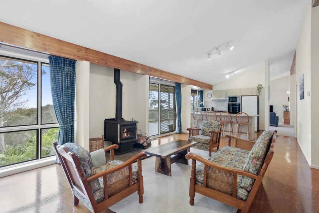 Azimuth - Spacious Family Retreat with City Views