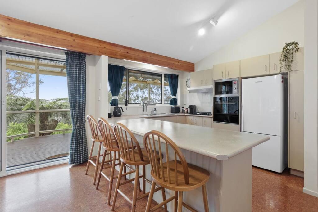 Azimuth - Spacious Family Retreat with City Views