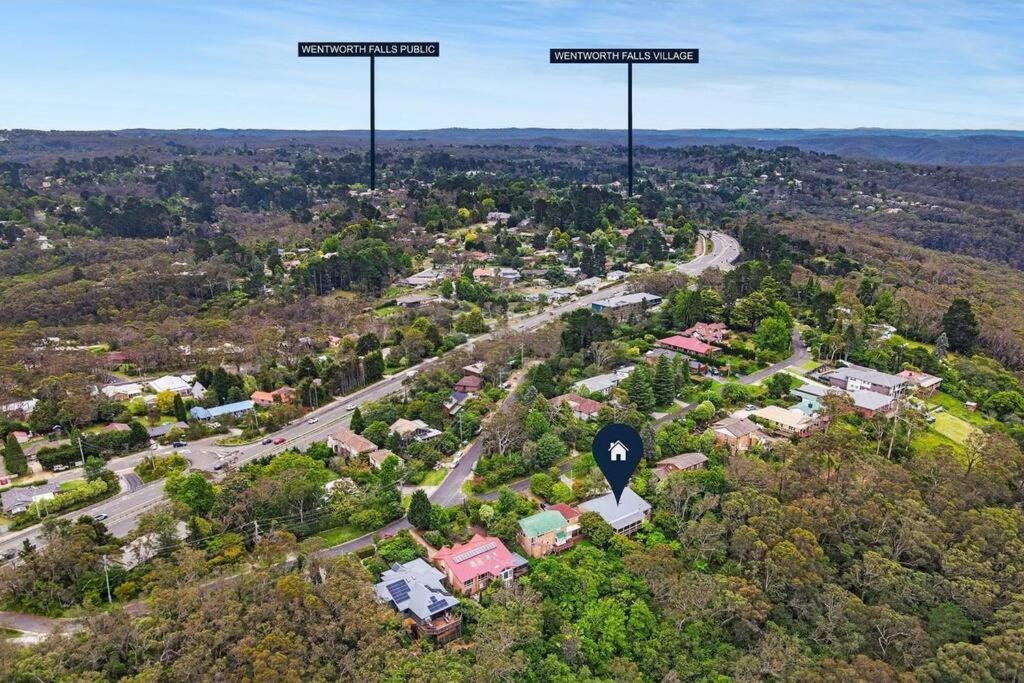 Azimuth - Spacious Family Retreat with City Views
