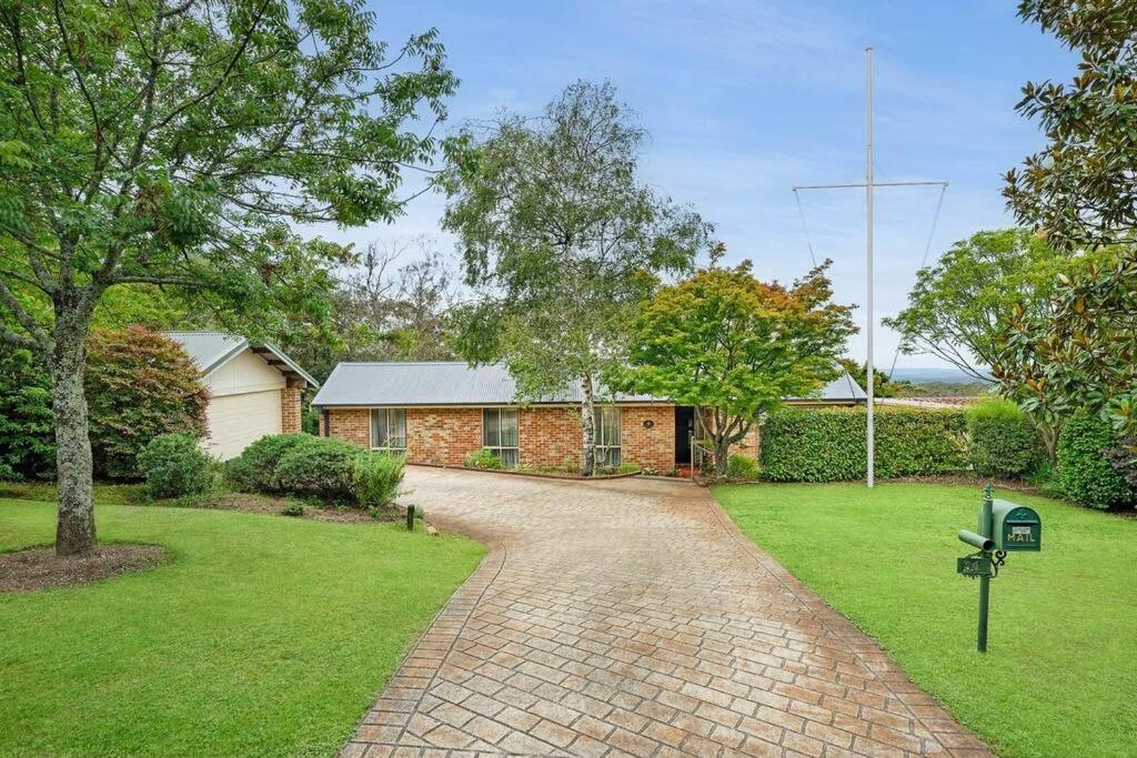 Azimuth - Spacious Family Retreat with City Views