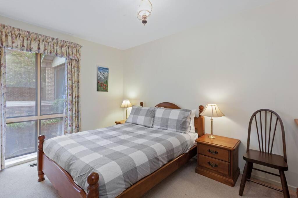 Azimuth - Spacious Family Retreat with City Views