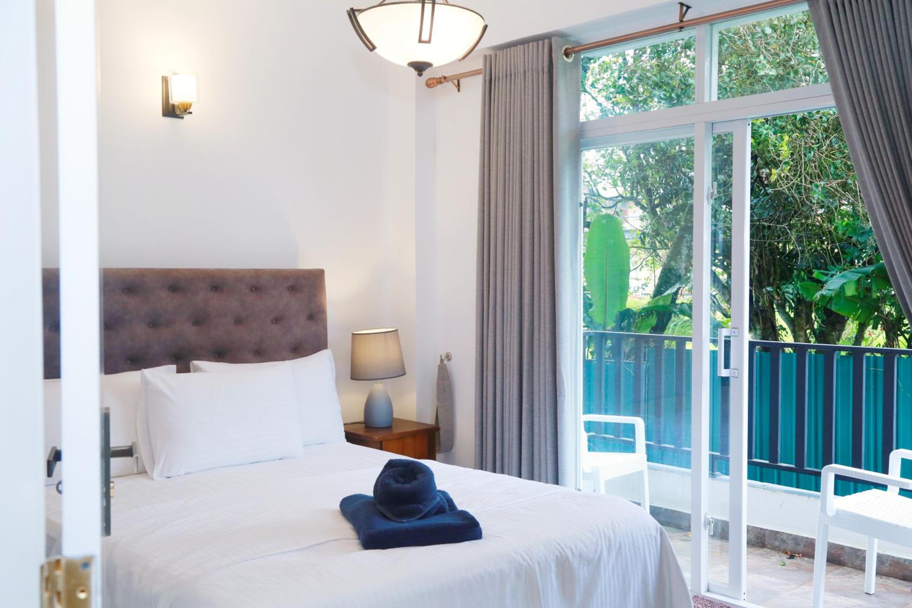 Ajymth Luxury Apartments - Lakeview Residencies - F24 view 2