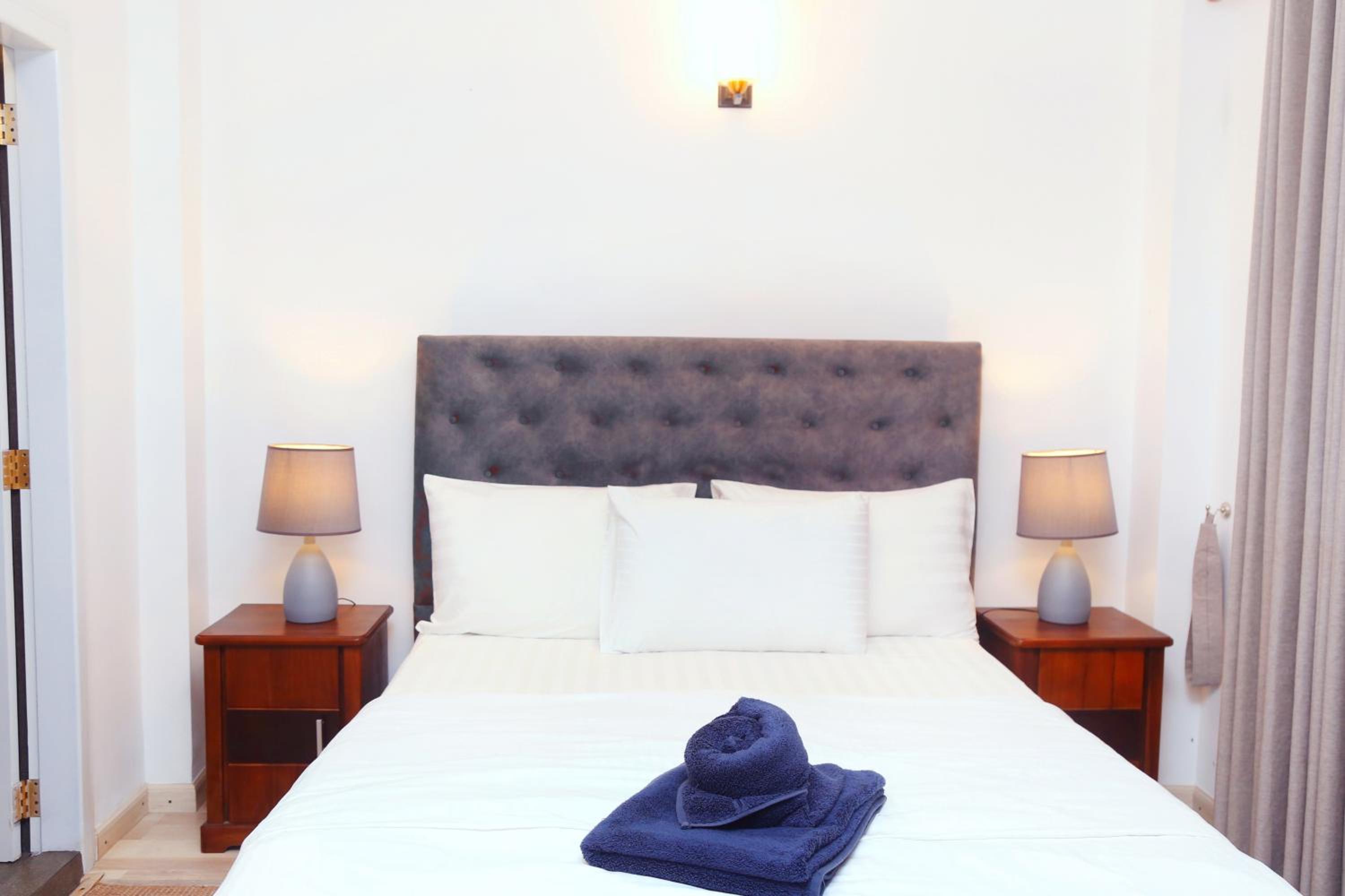 Ajymth Luxury Apartments - Lakeview Residencies - F24 view 4