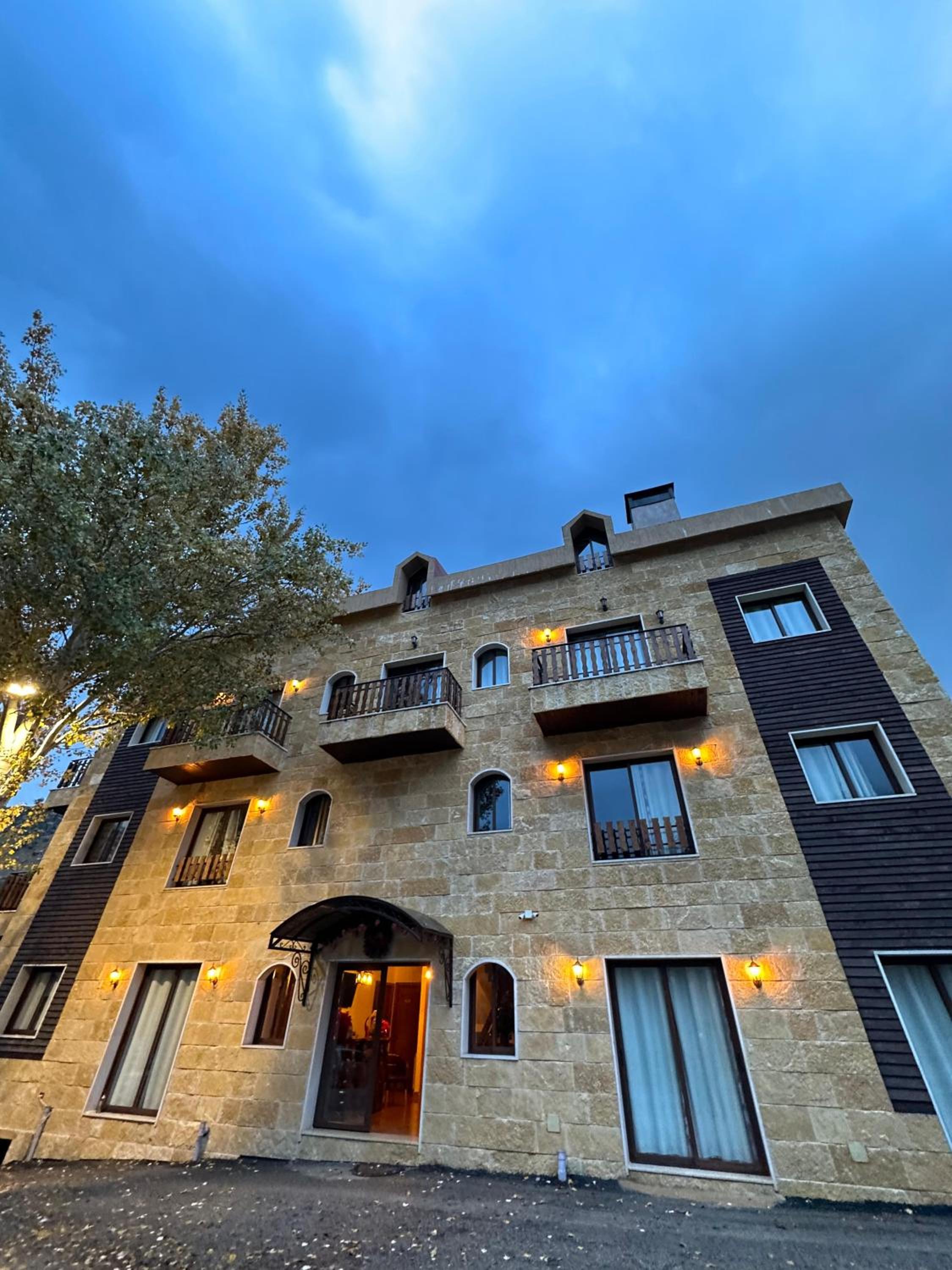 Rokwood faraya