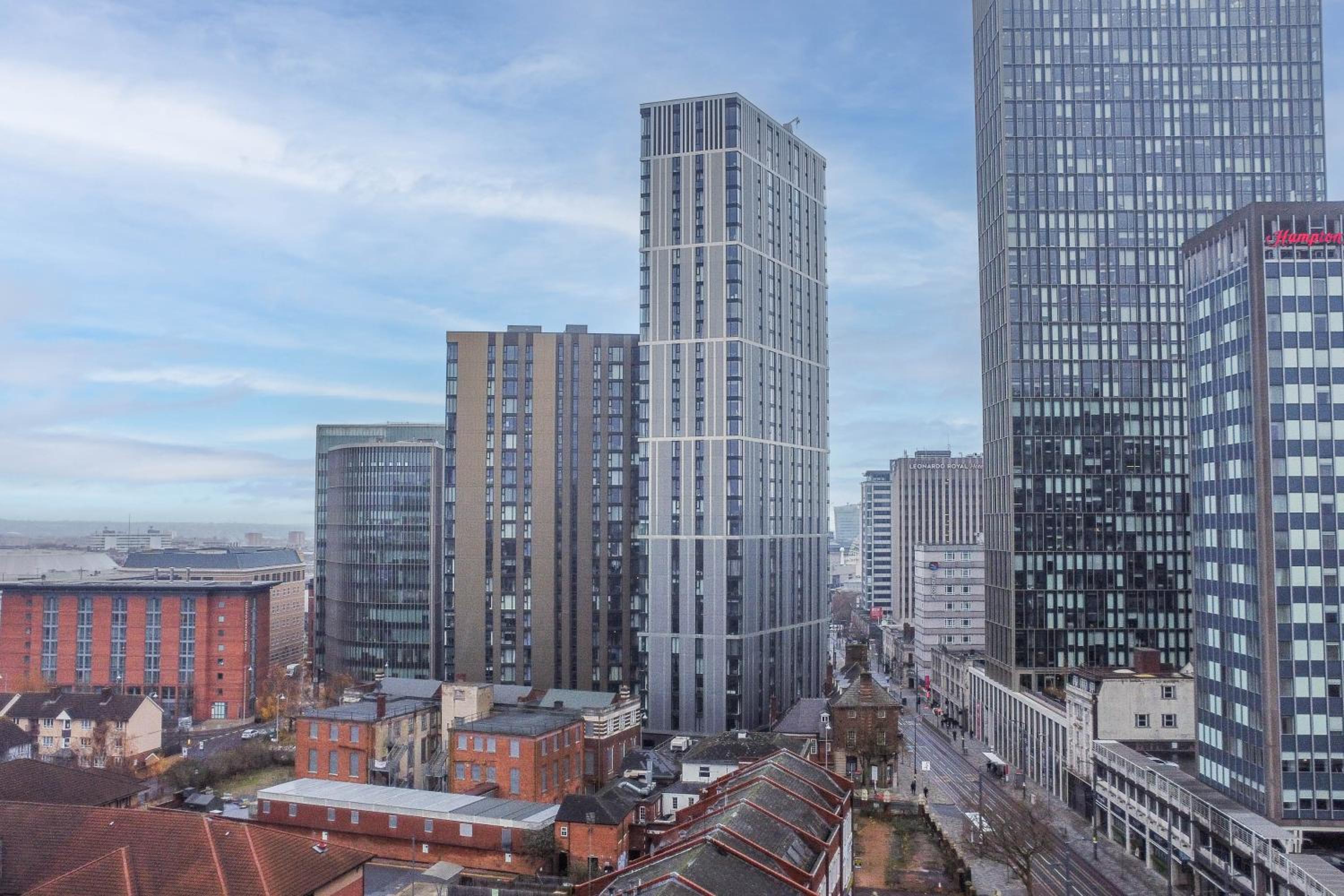 Luxury 2 Bedroom Apartment Broad Street!