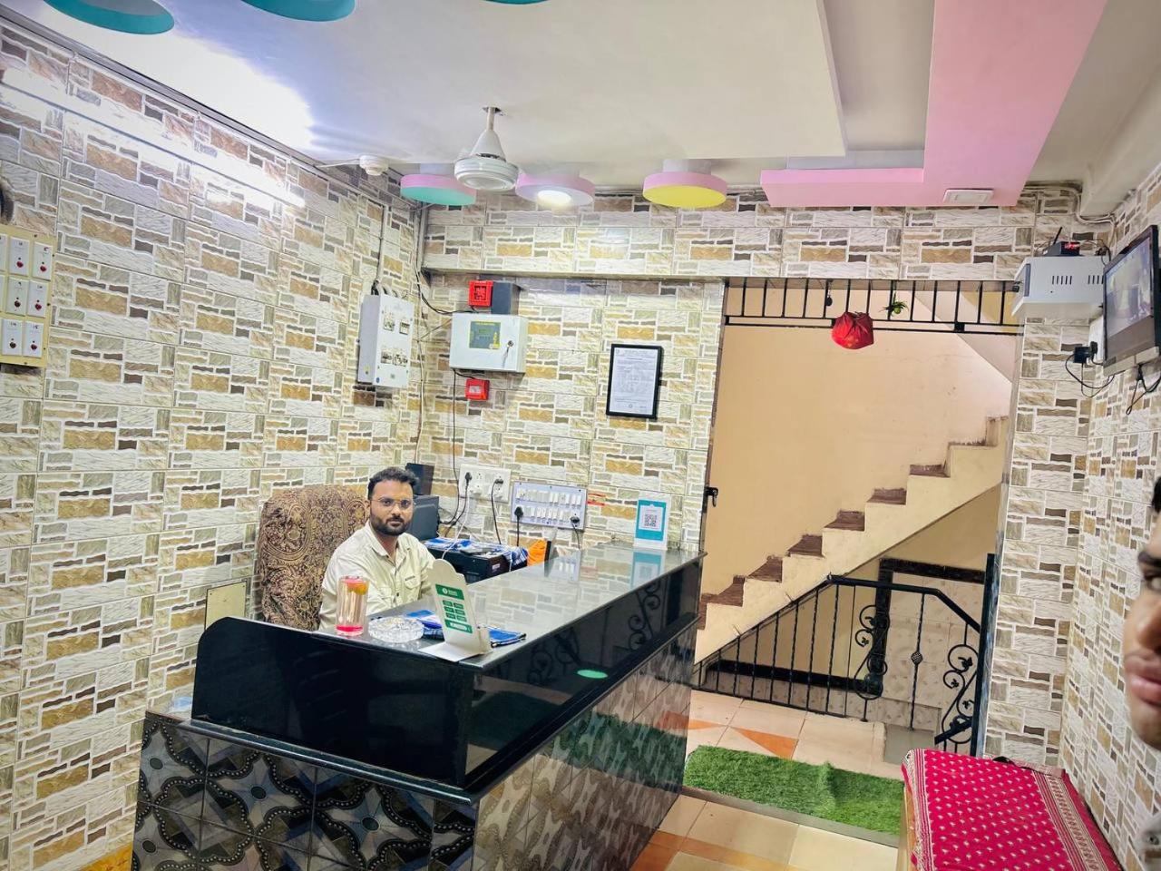 Hotel Ashadeep palace