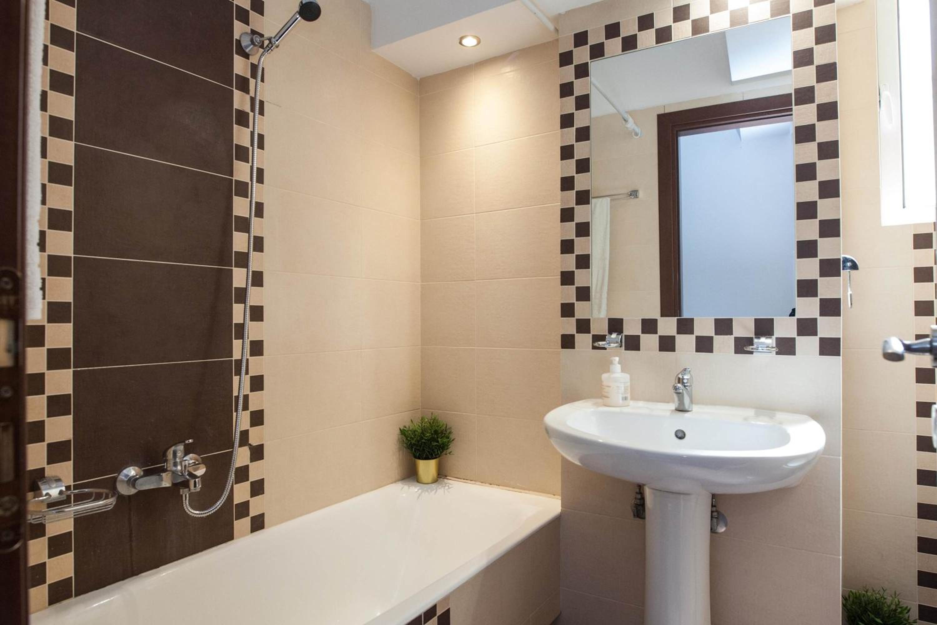 Bright 1 Bd Apt in Ampelokipoi with Balcony