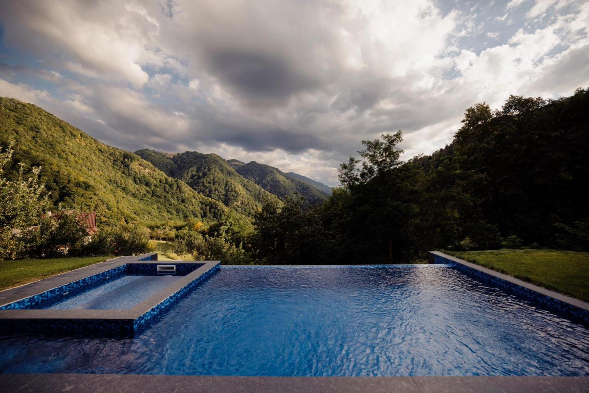 Panoramic Chalet Transalpina