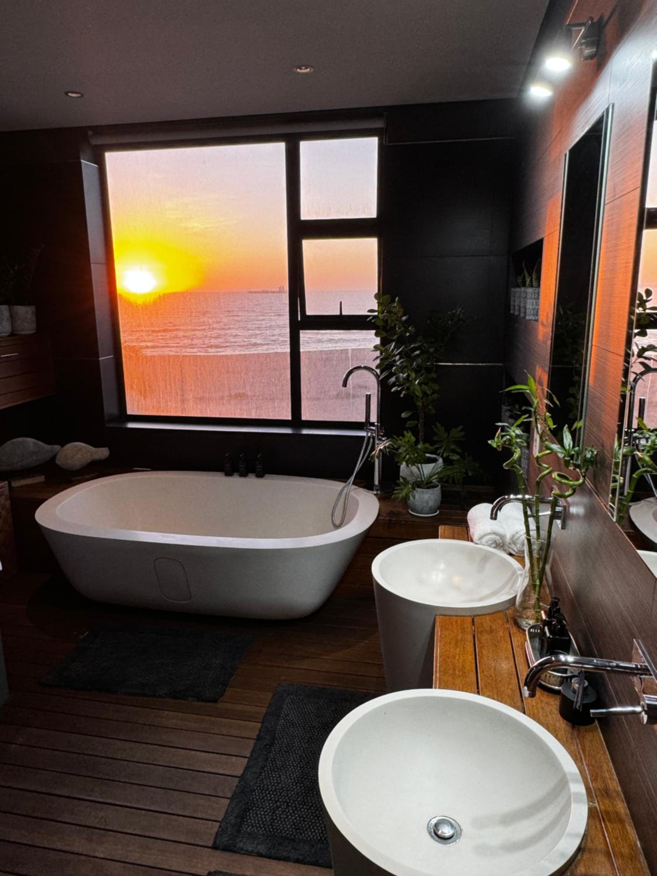Beachfront Luxury Oasis view 4