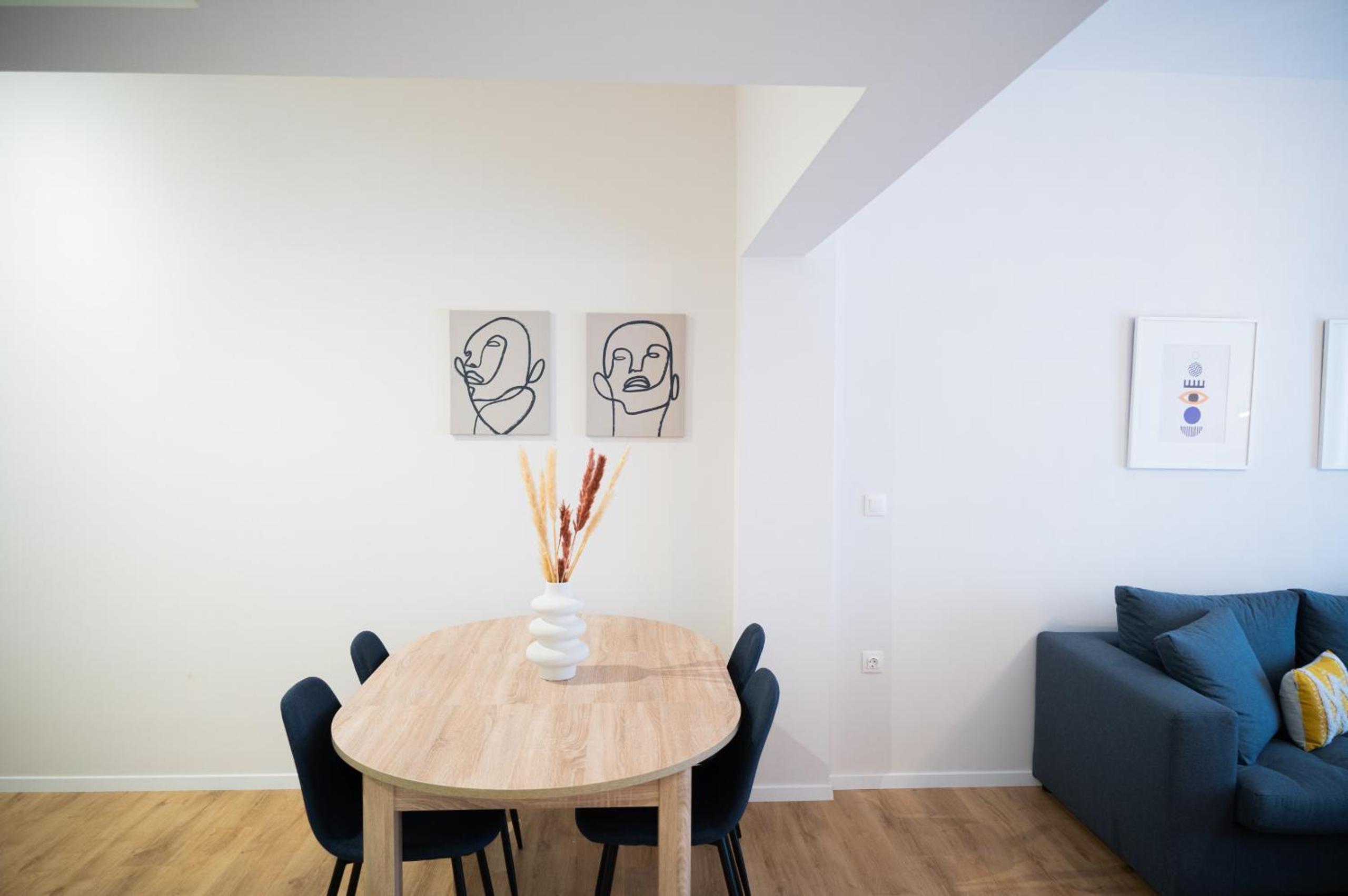 Urban Comfort 2 bdrm next to Metro
