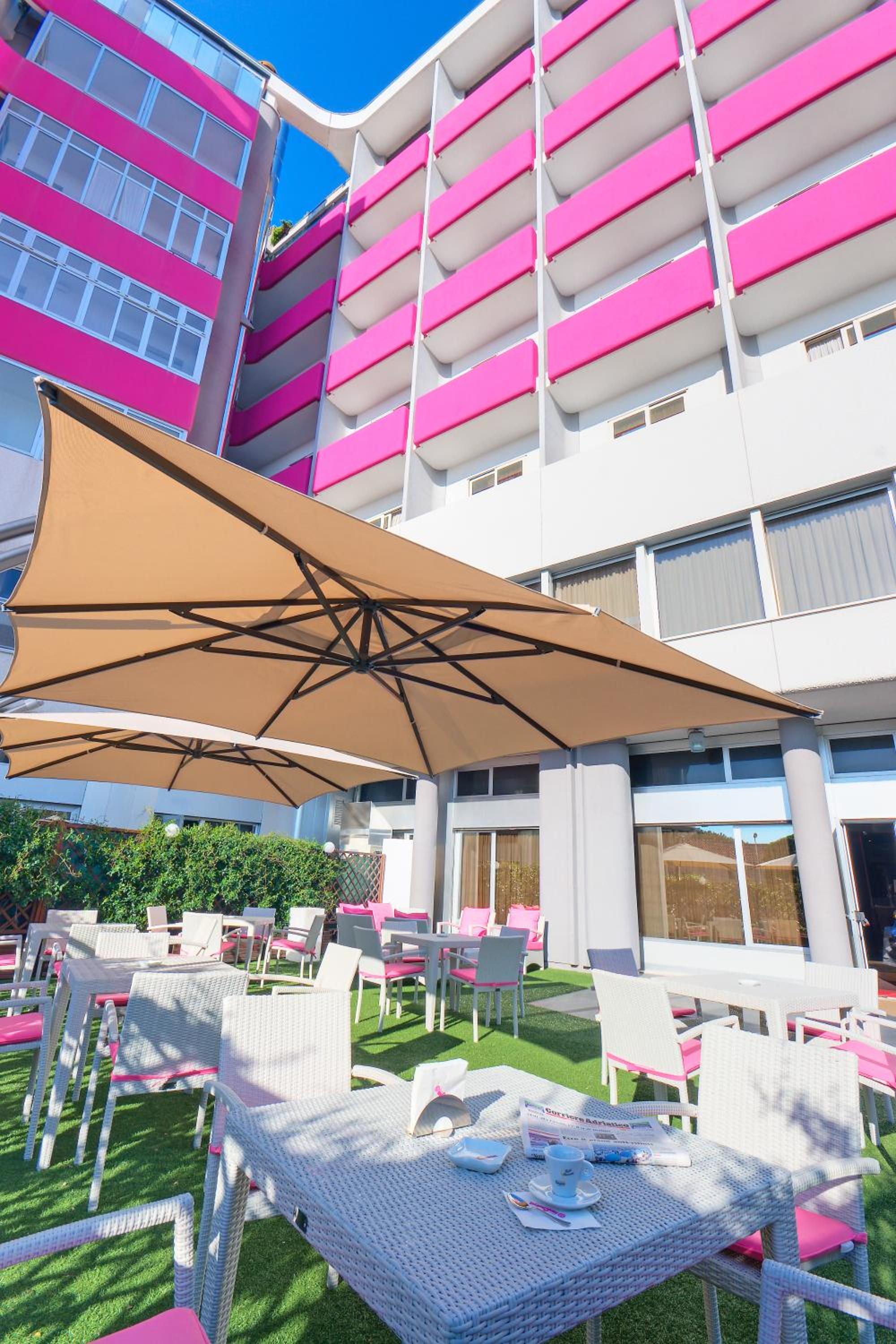 SenB Hotel en Senigallia — balance & terrace