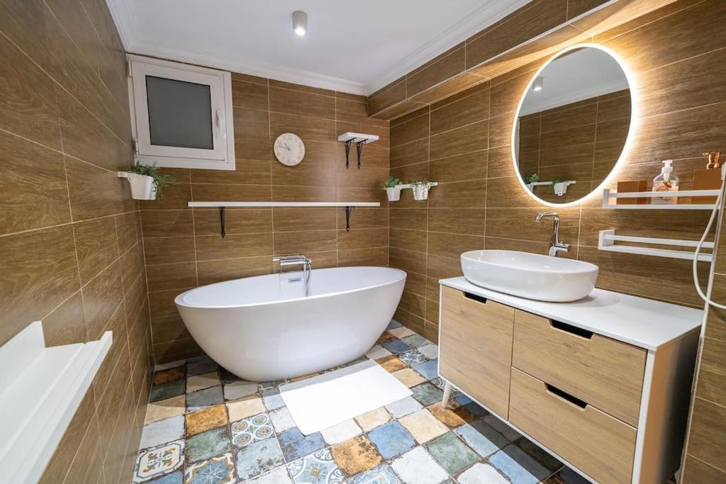 Cosy duplex, refined decor, hypercentre, parking