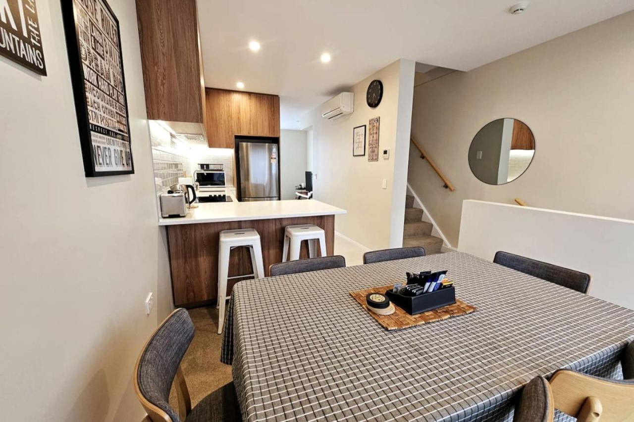 Queenstown Townhouse 3 - 5mins Airport - AC - Wifi view 4