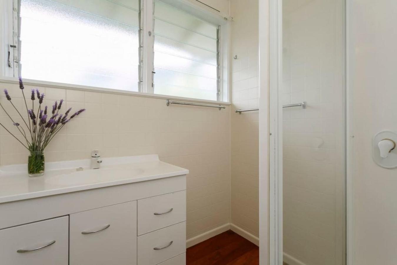 Kiwiana Cottage 1 minute walk to the lake view 5