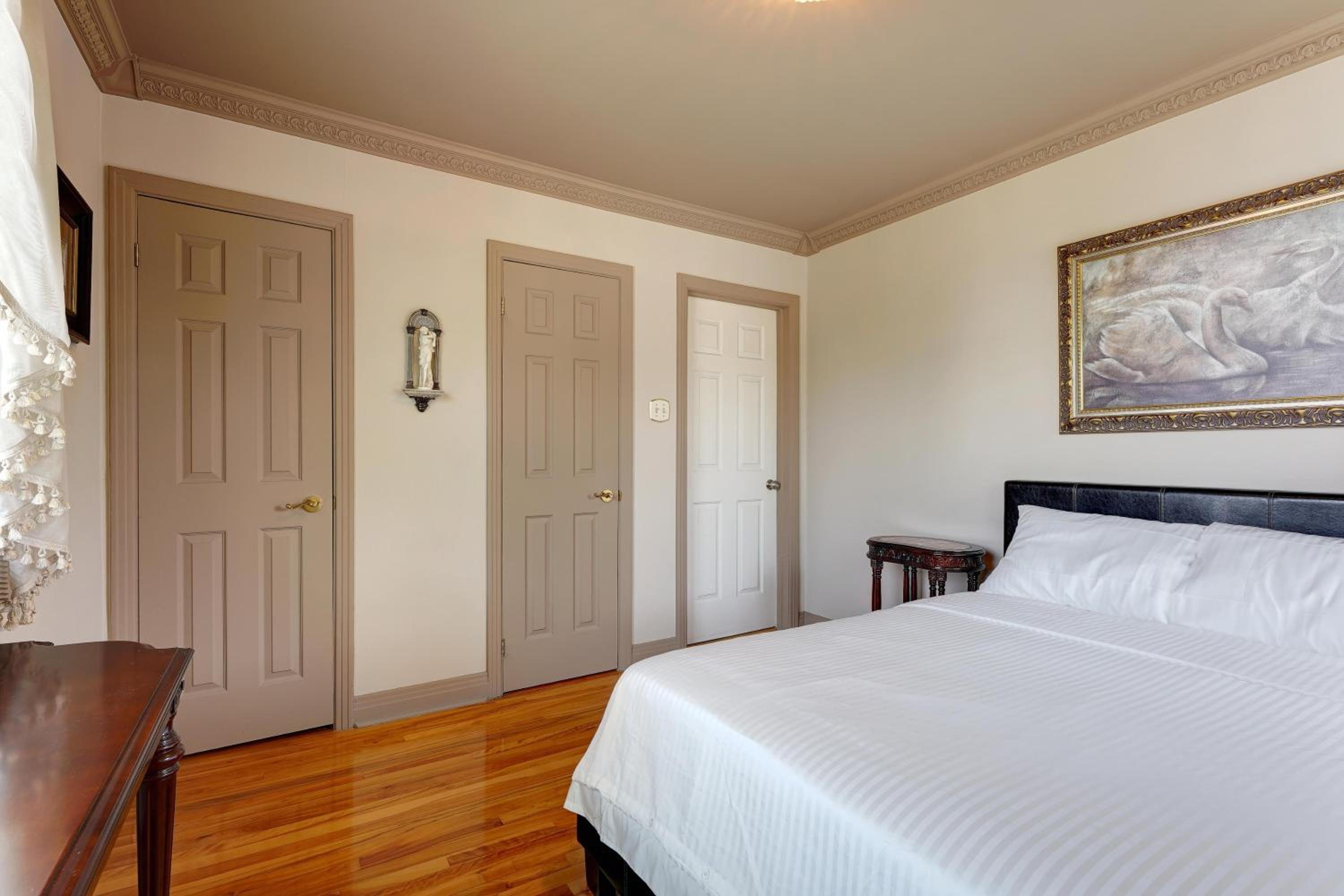 4 Beds Entire House Wifi Parking