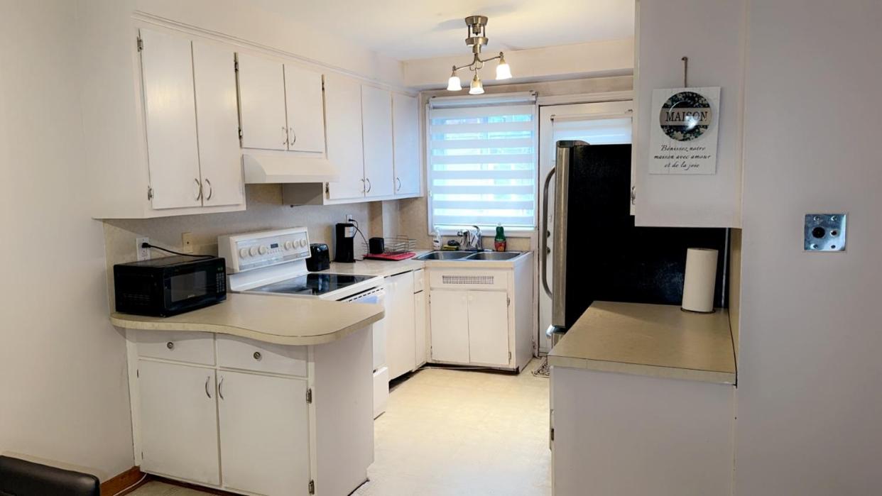 Montreal One-Bedroom Apartment Number2 with shared-bathroom and shared kitchen
