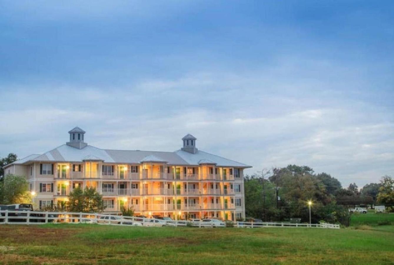 Holiday Inn Villages Resort -2BD Sleeps up to 6 view 3